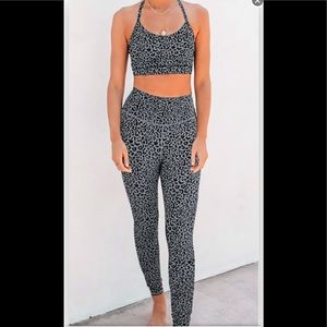Leopard 2 piece set yoga/running set (Xl=sz12)
